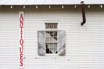 Façade de magasin d'antiquités en Louisiane, États-Unis — Photo de stock