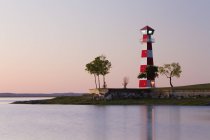 Lighthouse on green coastal beach in Texas, USA — Stock Photo