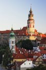 Round tower and ancient buildings at Cesky Krumlov Castle, Czech Republic — Stock Photo