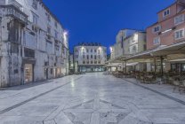 Peoples Square and Diocletian Palace buildings, Split, Croatia — Stock Photo