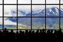 Crowd at window with scenic view of mountains, Mount St Helens, Washington, USA — Stock Photo