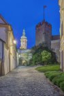 Иллюминированные Мбаппе и башня, Микулов, Южная Моравия, Чехия — стоковое фото