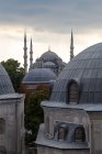 Dômes et tours de la Mosquée Bleue, Istanbul, Turquie — Photo de stock