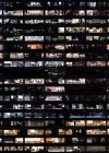 Vollständiger Rahmen von Hochhausfenstern in der Nacht — Stockfoto