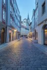 Cobblestone street at dawn, Prague, Czech Republic — Stock Photo