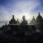 Silhouette dei monumenti a Borobudur, Jawa Tengah, Indonesia — Foto stock
