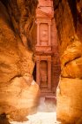Al Khazneh building carved into cliff face, Petra, Jordan, Jordan — Stock Photo