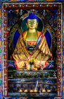 Statua di Buddha nel santuario — Foto stock