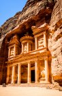 Edifício Al Khazneh esculpido no rosto do penhasco, Petra, Jordânia, Jordânia — Fotografia de Stock