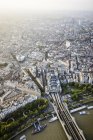 Vue aérienne du paysage urbain et fluvial de Londres, Angleterre — Photo de stock