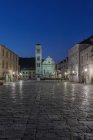 Town square and buildings illuminated at night, Hvar, Split, Croatia — Stock Photo