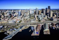Vista aérea del litoral y paisaje urbano de Seattle, Washington, Estados Unidos - foto de stock