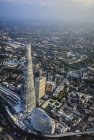 Vista aérea del paisaje urbano y el río de Londres, Inglaterra - foto de stock