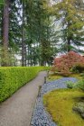 Coberturas y pasarela en Japanese Garden, Portland, Oregon, Estados Unidos - foto de stock