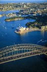 Luftaufnahme des Opernhauses und der Brücke in Sydney, Australien — Stockfoto