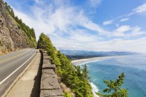 Empty road over beach coastline, Pacific Northwest, USA — Stock Photo