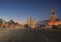 Kreml mit Basilikumkathedrale am Roten Platz, Moskau, Russland — Stockfoto