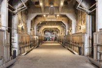 Vecchio corridoio industriale in fabbrica storica, Georgetown, Washington, USA — Foto stock