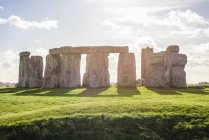 Rocas en Stonehenge a la luz del sol, Gran Bretaña - foto de stock