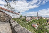Paesaggio antico muro e case tradizionali di Kutna Hora, Boemia centrale, Repubblica Ceca — Foto stock