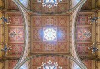 Soffitto decorato della Sinagoga di Dohany Street, Budapest, Ungheria — Foto stock