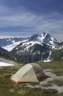 Tent at campsite in remote landscape in North Cascades, Washington, USA — Stock Photo