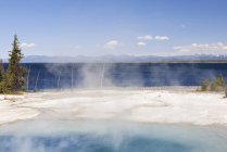 Steam rising from hot springs, Yellowstone National Park, Wyoming, United States — Stock Photo
