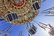 Low angle view of swing ride at city fair in Dallas, Texas, United States — Stock Photo