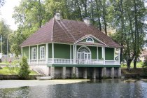 Isabella bathouse et rivière de Palmse Manor, Palmse, Estonie — Photo de stock