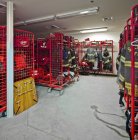 Fire station equipment room, Seattle, Washington, Estados Unidos - foto de stock