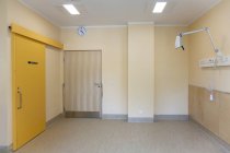 Empty hospital interior walls and door in Parnu, Estonia — Stock Photo
