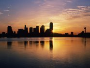 Dallas skyline at dawn with mirroring reflection in water, Texas, USA — Stock Photo