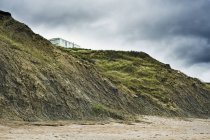 Mobile home perched on cliffs, Burton Bradstock, Chesil Beach, Dorset, Reino Unido — Fotografia de Stock