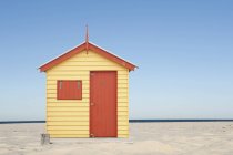 Beach hut on sandy shore, Perth, Western Australia, Australia — Stock Photo