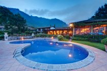 Piscina presso l'Atitlan Hotel, Panajachel, Guatemala — Foto stock