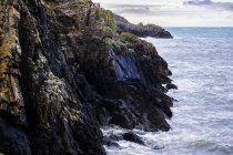 Rugged cliffs along coast of Pembrokeshire National Park, Galles, Regno Unito
. — Foto stock