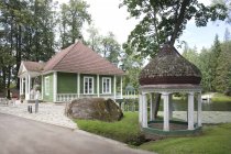 Palmenhof Brunnen im Garten, Laane-viru, Estland — Stockfoto