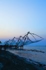 Redes de pesca en la costa india, Cochin, Kerala, India - foto de stock