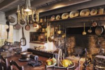 Старовинна кухня в традиційному південному музеї будинку в штаті Луїзіана, Сполучені Штати — стокове фото