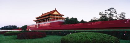 Gartenpflanzen am Eingang zum verbotenen Stadtpalast, Peking, China, Asien — Stockfoto