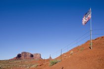 US Flag in desert of Monument Valley, Arizona, USA — Stock Photo