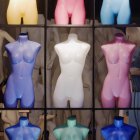 Colorful mannequins in store window, full frame — Stock Photo