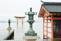 Stone lanterns of Itsukushima Shrine, Hiroshima, Miyajima, Japan — Stock Photo