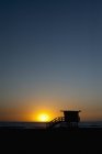 Lifeguard station at sunset, Los Angeles, Califórnia, Estados Unidos da América — Fotografia de Stock