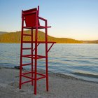 Cadeira salva-vidas na praia ao pôr do sol, Vancouver, Colúmbia Britânica, Canadá — Fotografia de Stock