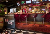 Bar au restaurant de style américain à Tallinn, Estonie — Photo de stock
