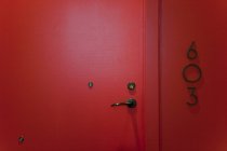 Червоні двері в Сіетлі, штат Вашингтон, США — стокове фото