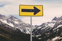 Directional arrow sign in snow covered mountain range, North Cascades, Washington, USA — Stock Photo