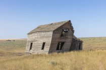 Casa de campo abandonada en extensos pastizales, Condado de Whitman, Palouse, Washington, EE.UU. . - foto de stock