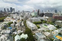 Пейзаж города Фукуока с городскими зданиями, небоскребы в Японии . — стоковое фото